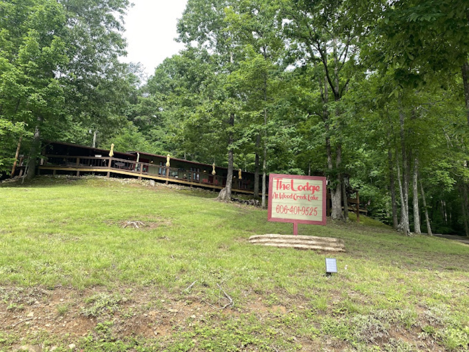 Wood Creek Lodge grounds in Laurel County